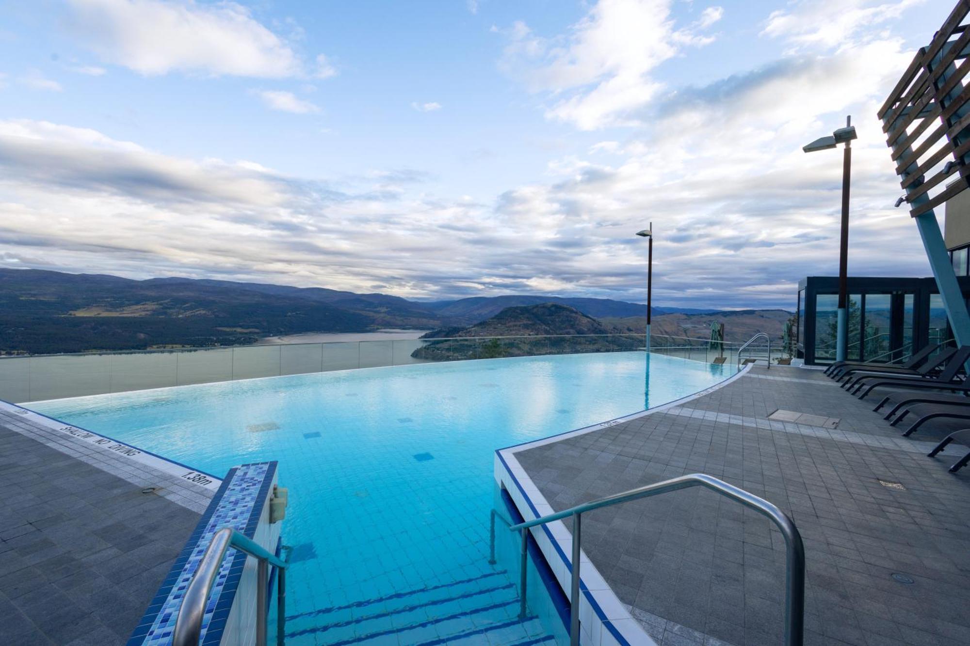 Sparkling Hill Resort And Spa - Adults-Only Resort Vernon Eksteriør bilde